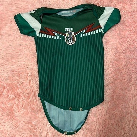 Mexico soccer onesie - Picture 1 of 2